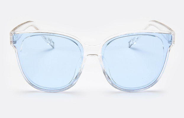 Fashionable Oversized Sunglasses