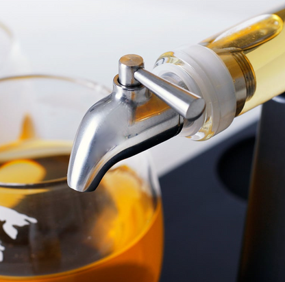 Weinbehälter aus Glas in Segelbootform